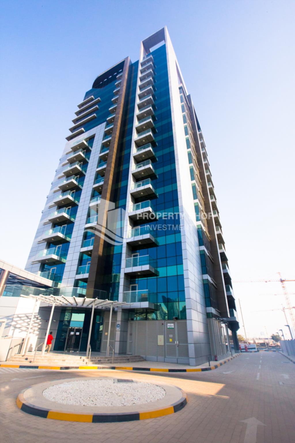 Studio apartment available to rent in Al Noor Tower